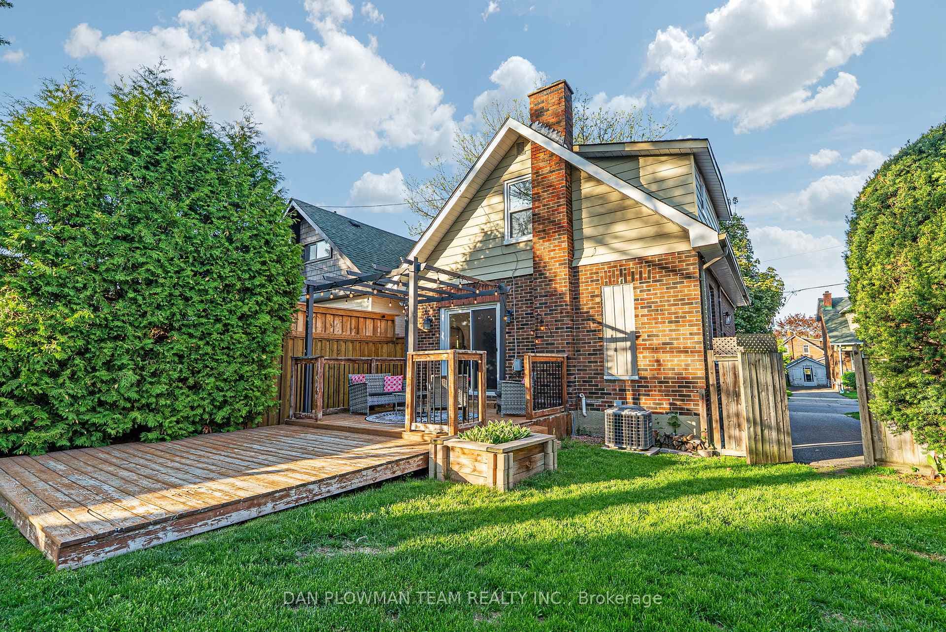 110 Warren Avenue photo 30
