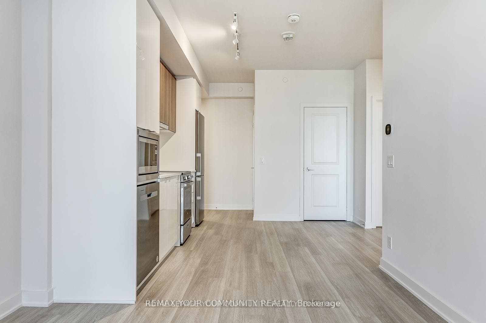 30 Upper Mall Way Unit 3006 photo 5