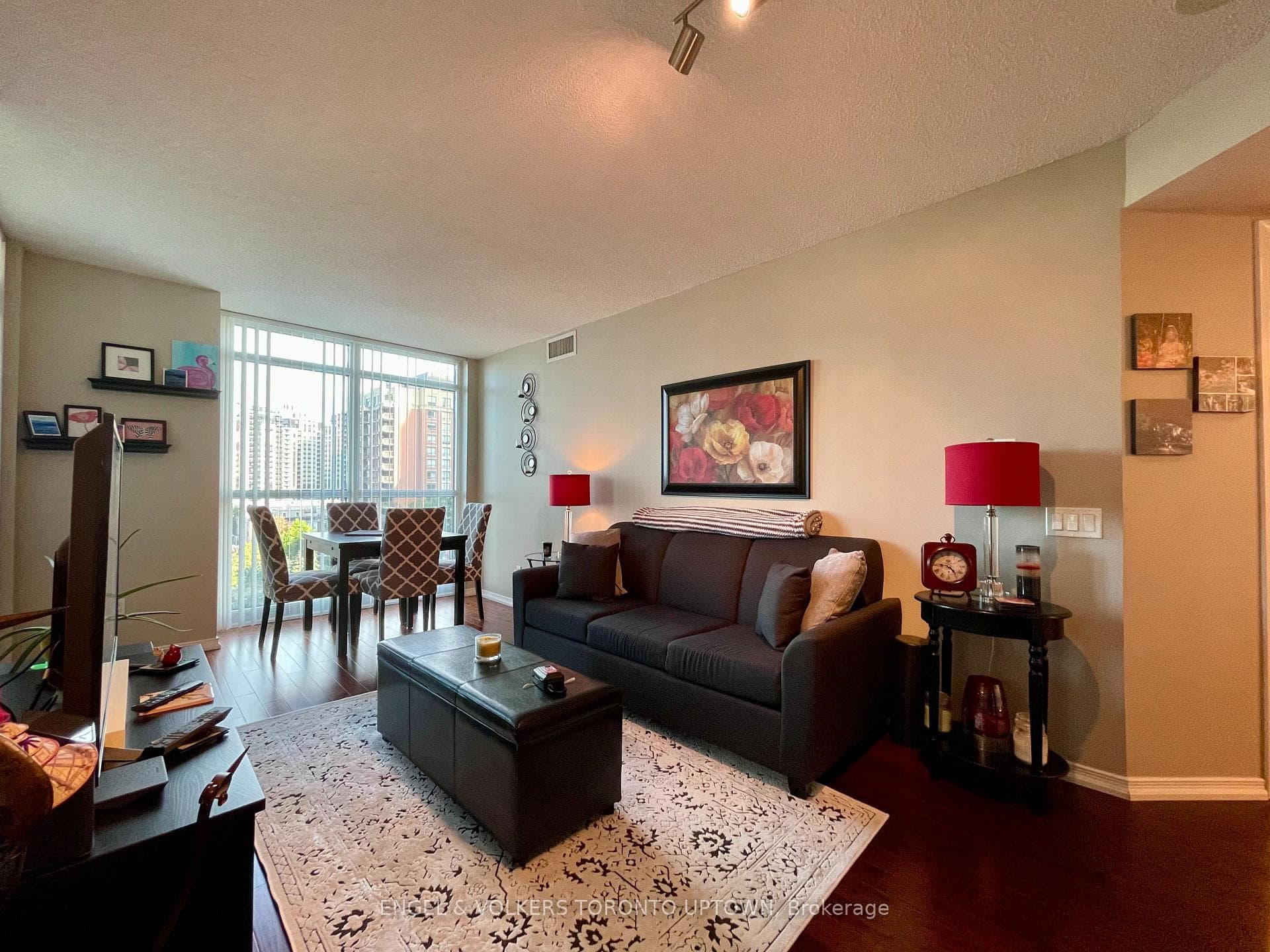 28 Harrison Garden Boulevard Unit 811 photo 9