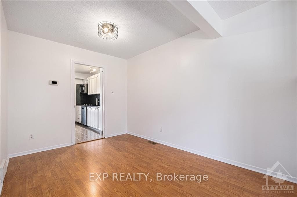 1763 HARVEST Crescent photo 11
