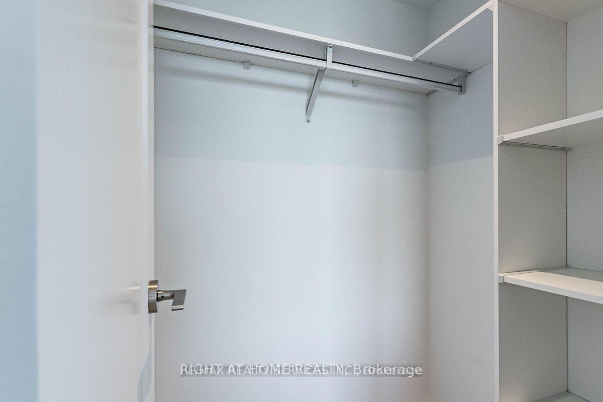 7 Mabelle Avenue Unit 2907 photo 25