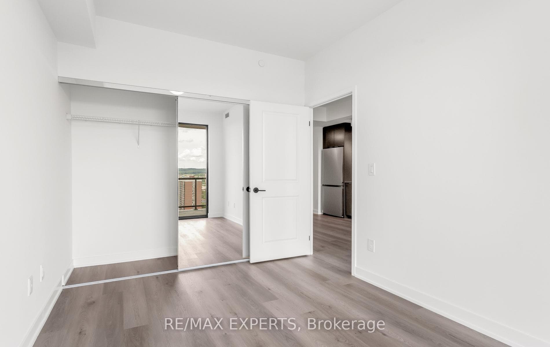 2075 Lakeshore Road Unit 1811 photo 30