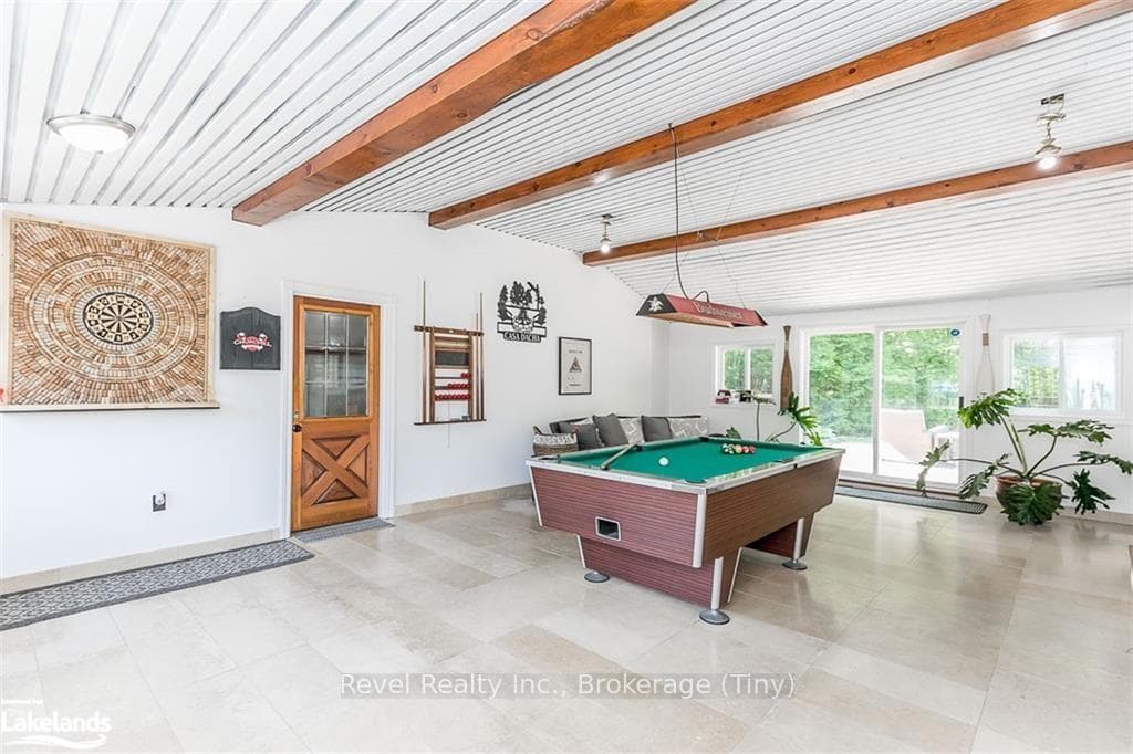 2440 CHAMPLAIN Road photo 19