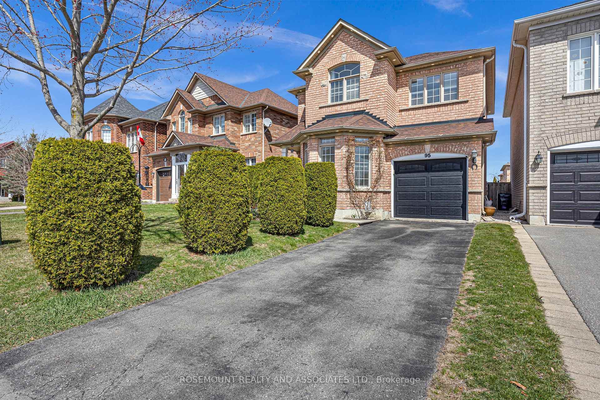Stunning Brick Home in Great Neighbourhood