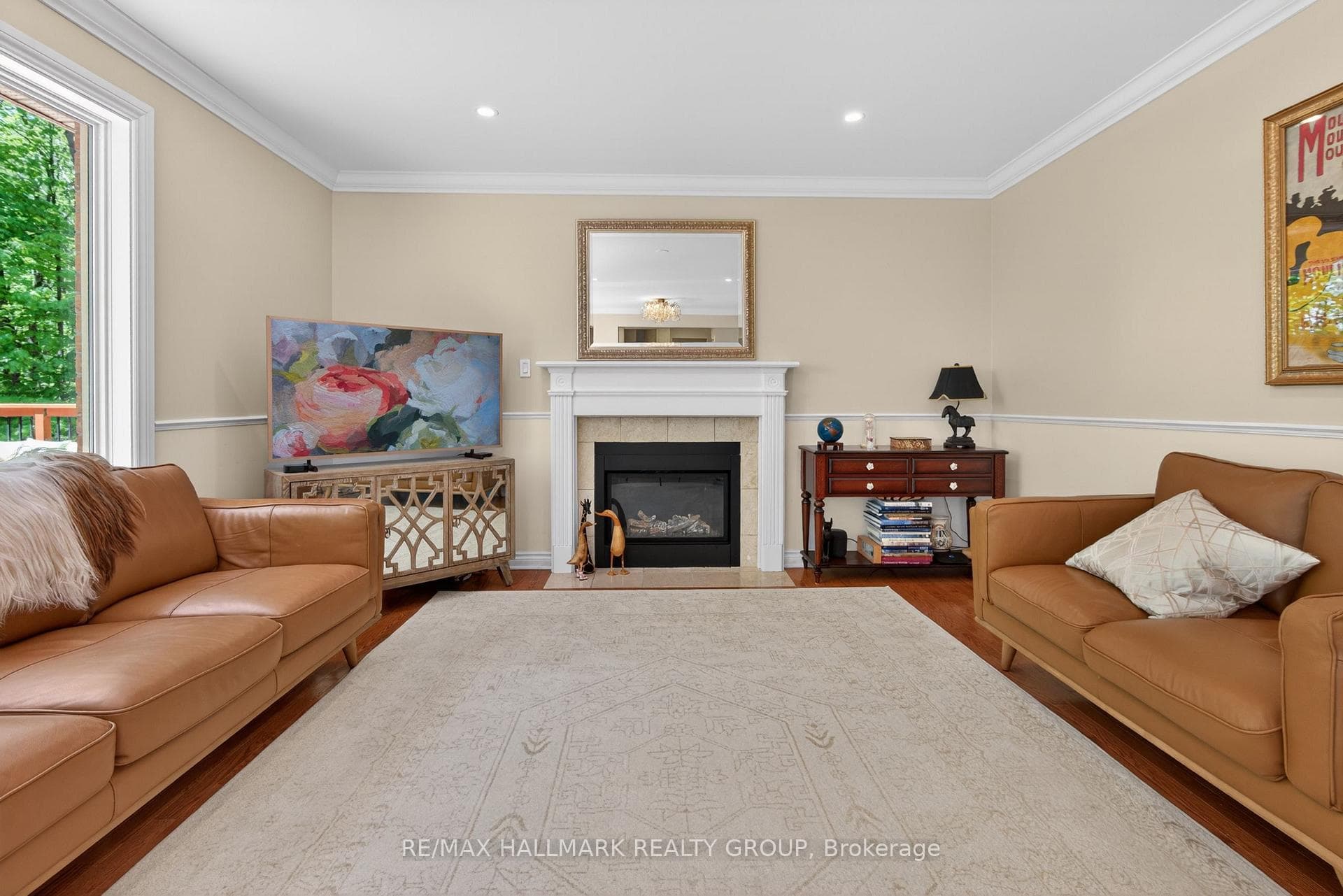 Family room - gas fireplace