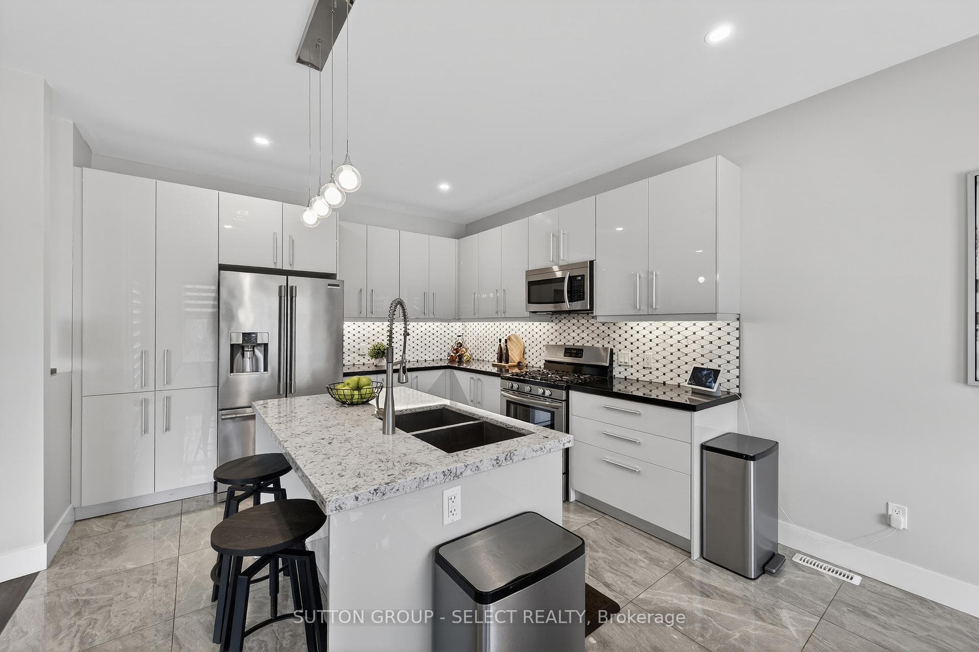 211 Union Avenue photo 10