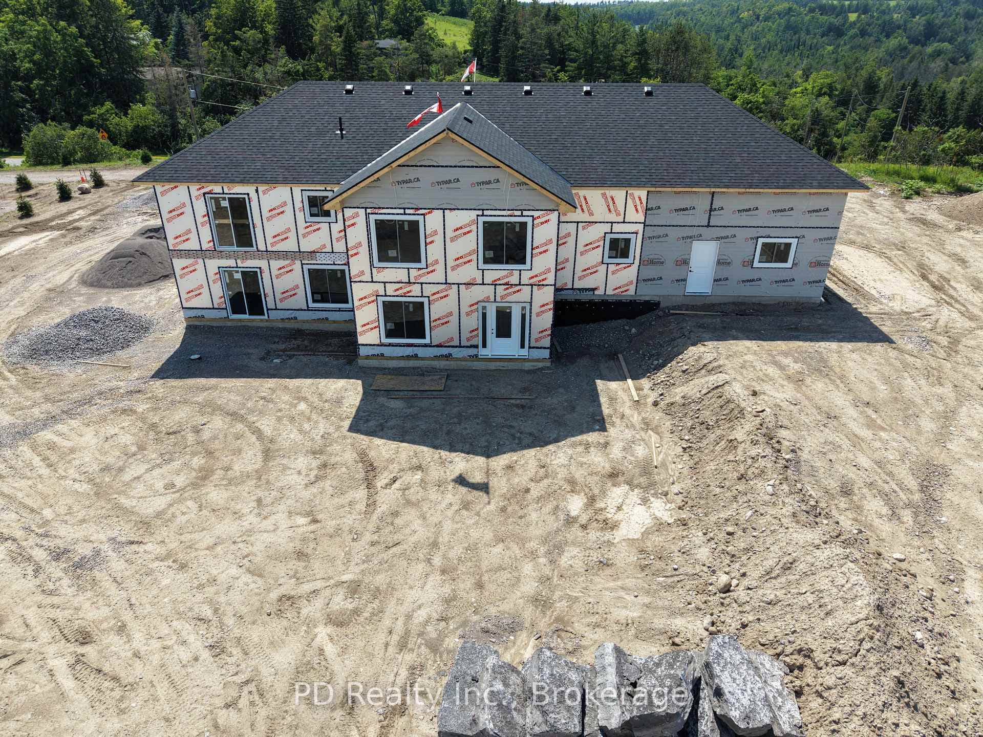 2469 Queen Mary Street photo 7