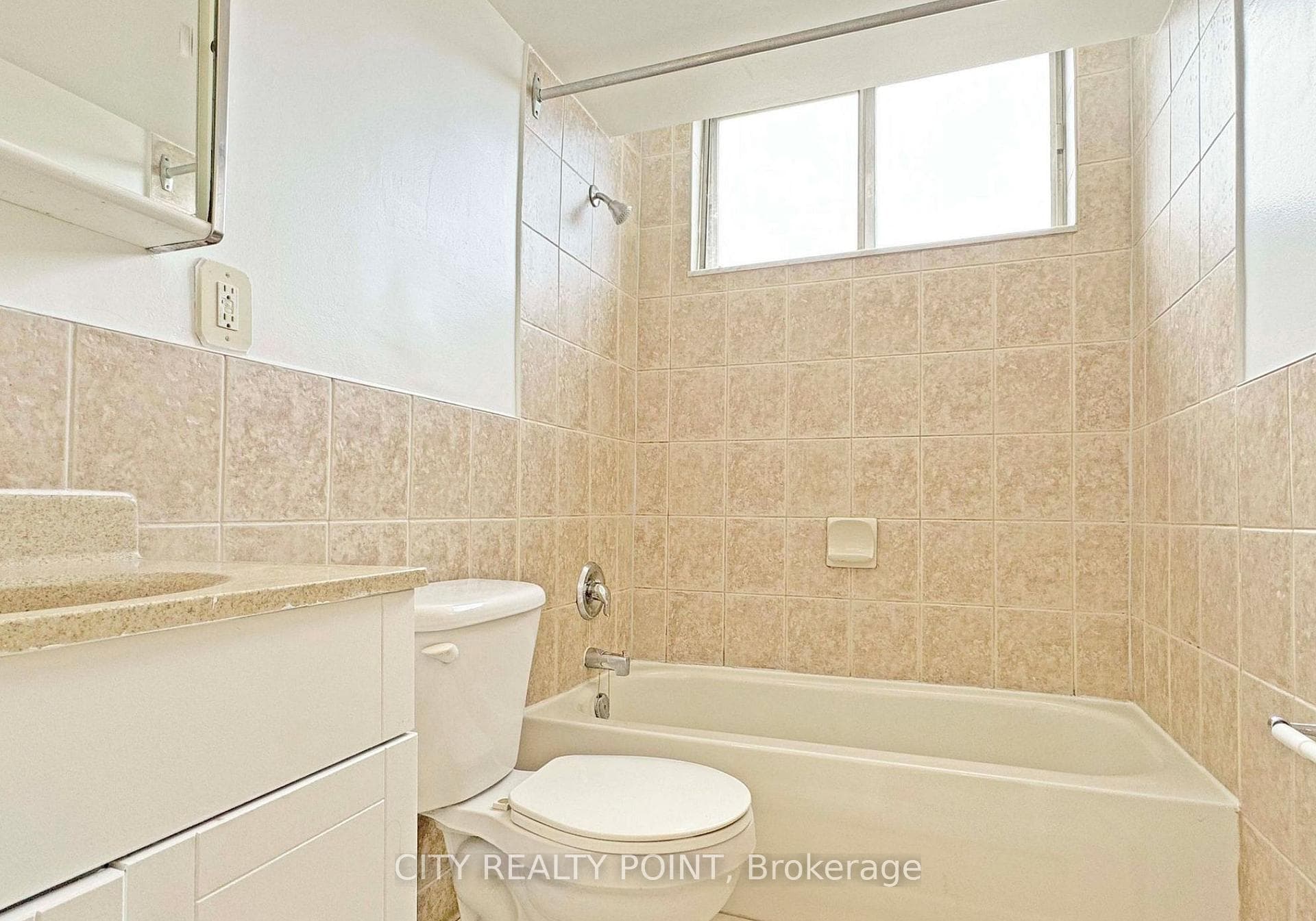 525 Eglinton Avenue Unit 201 photo 4