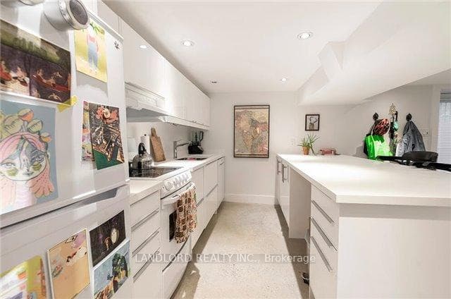 2251 Dundas Street Unit Lower photo 8