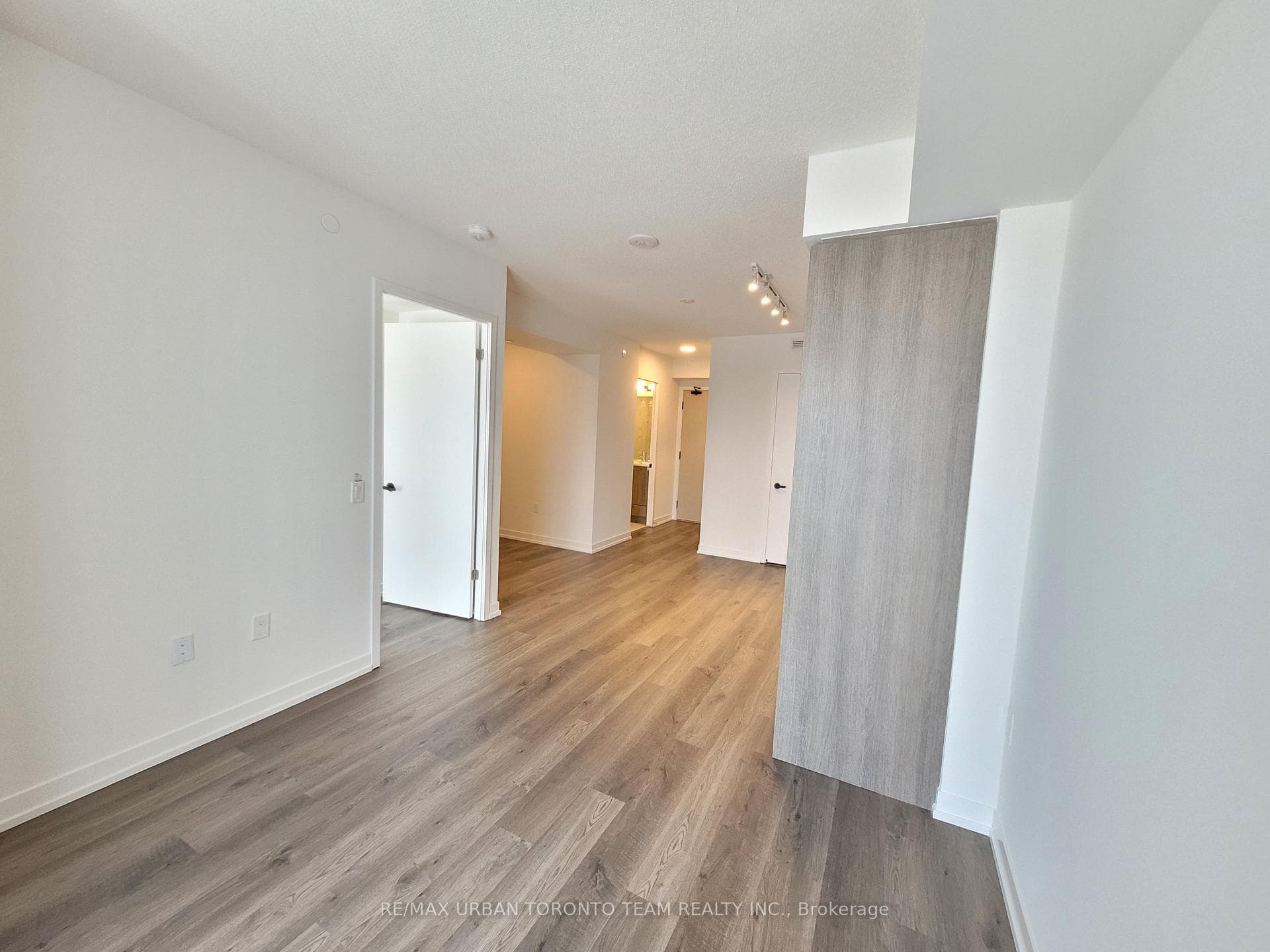 195 Commerce Street Unit 2010 photo 5