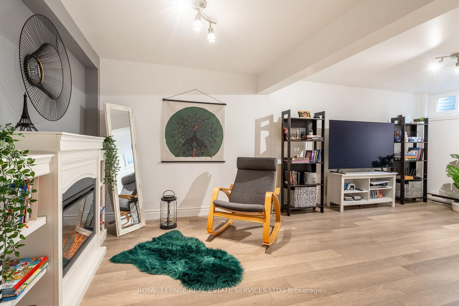 2067 Marine Drive Unit 14 photo 22