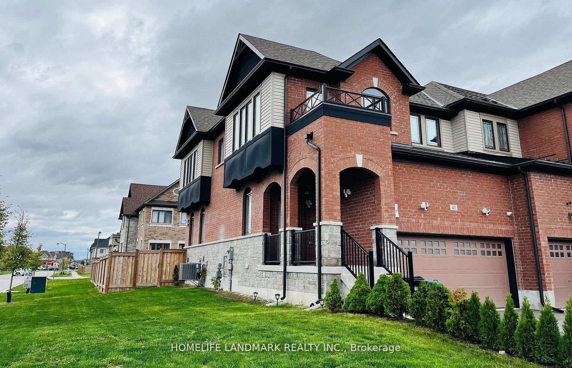 43 Lorne Thomas Place photo 1