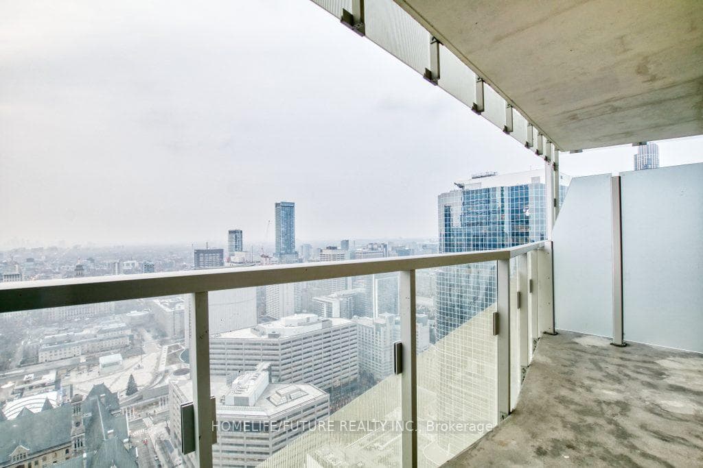 197 Yonge Street Unit 3911 photo 11