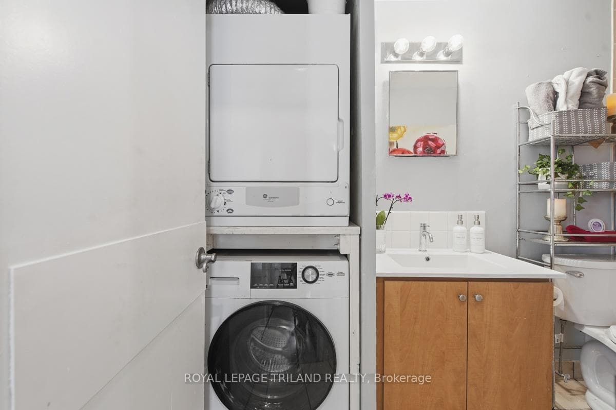 931 Wonderland Road Unit 312 photo 22