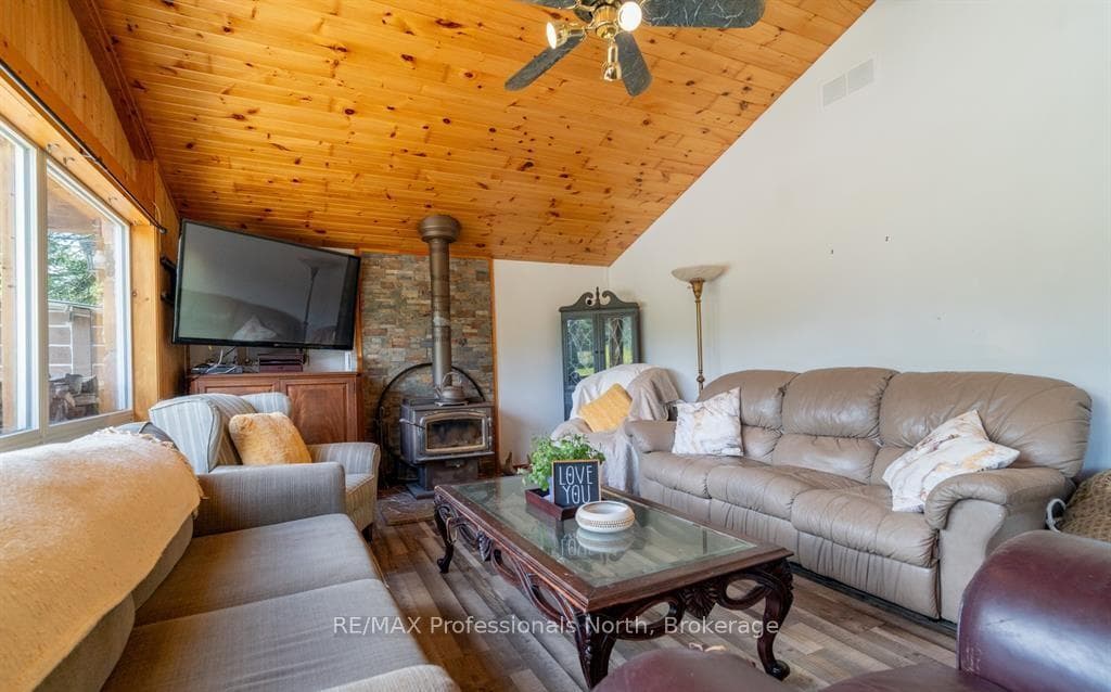 899 KATRINE Road photo 14