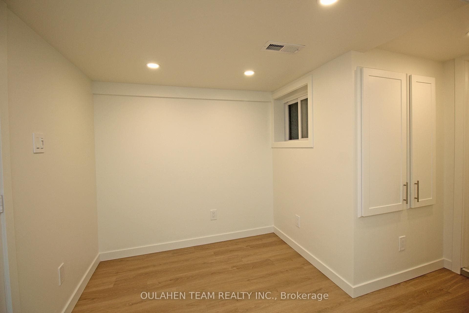 24 Pretoria Avenue Unit Bsmt photo 6