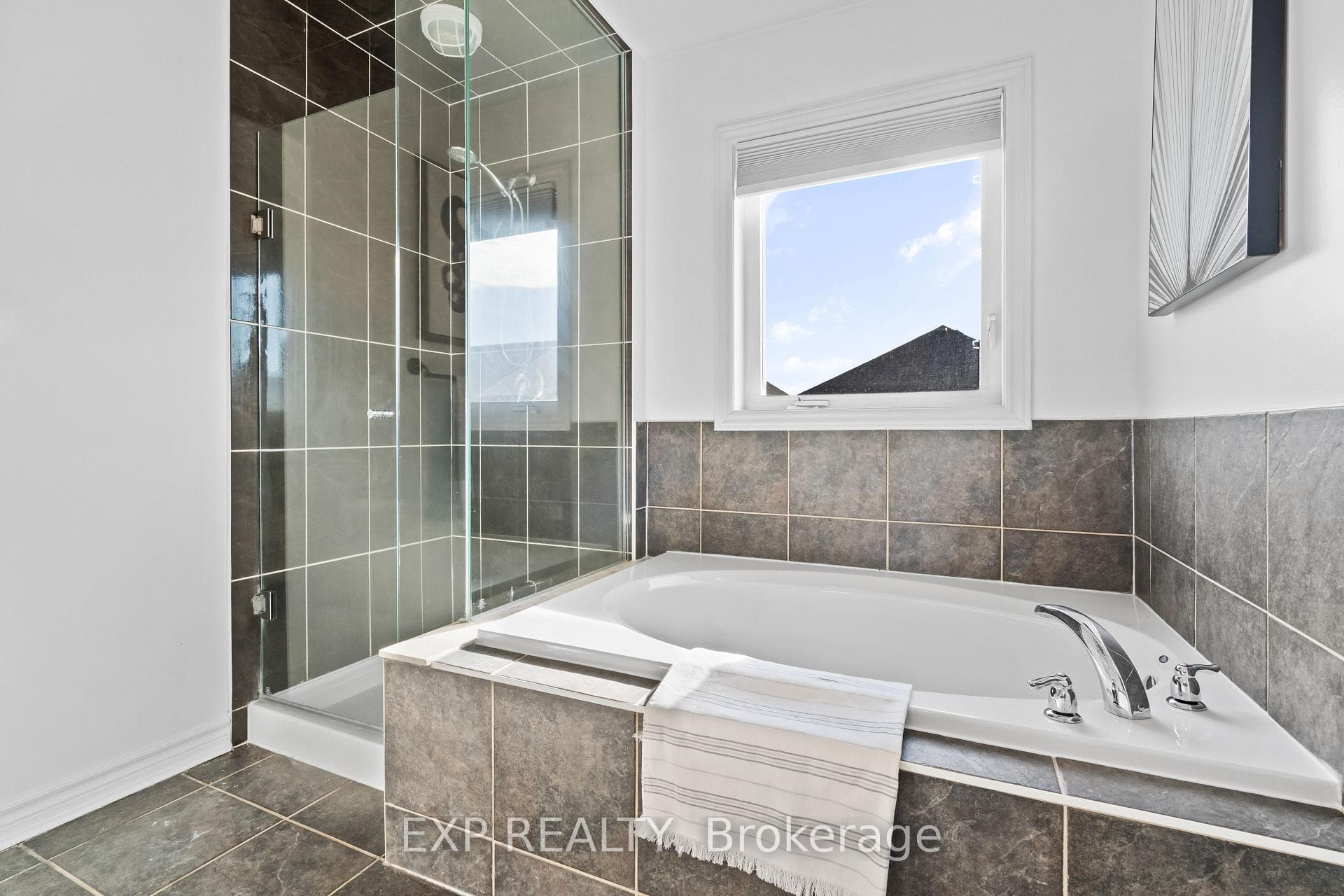 12 Mantz Crescent photo 22