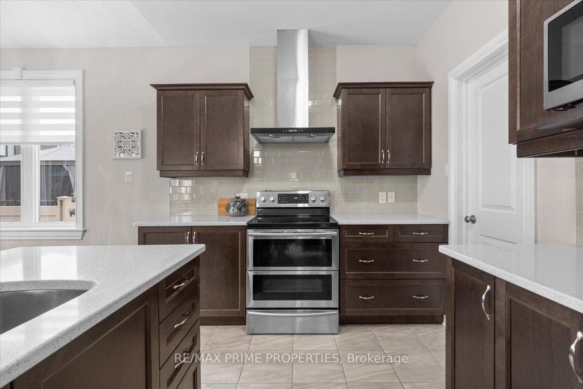 817 Platinum Street photo 9