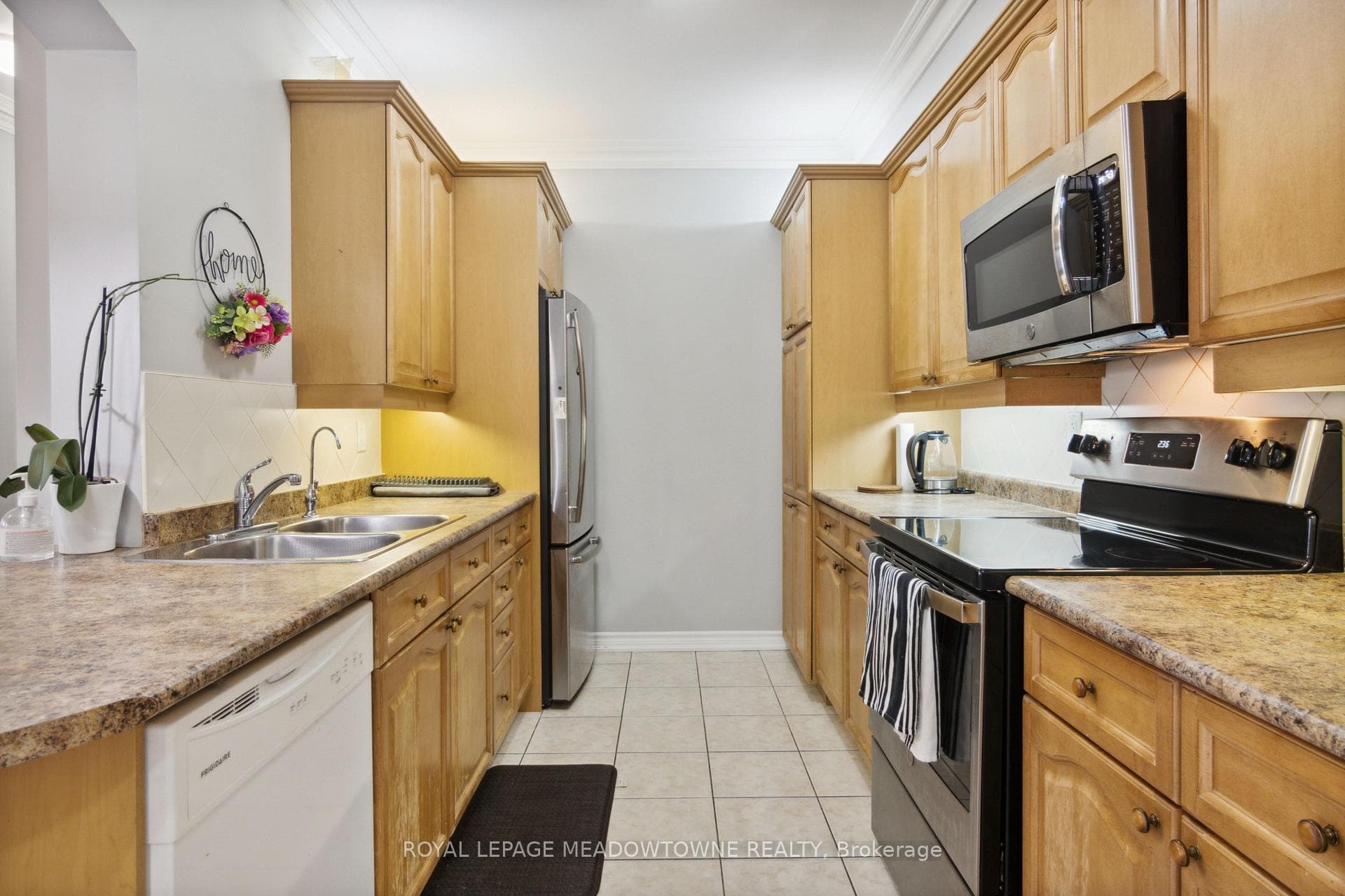 9519 Keele Street Unit 223 photo 10