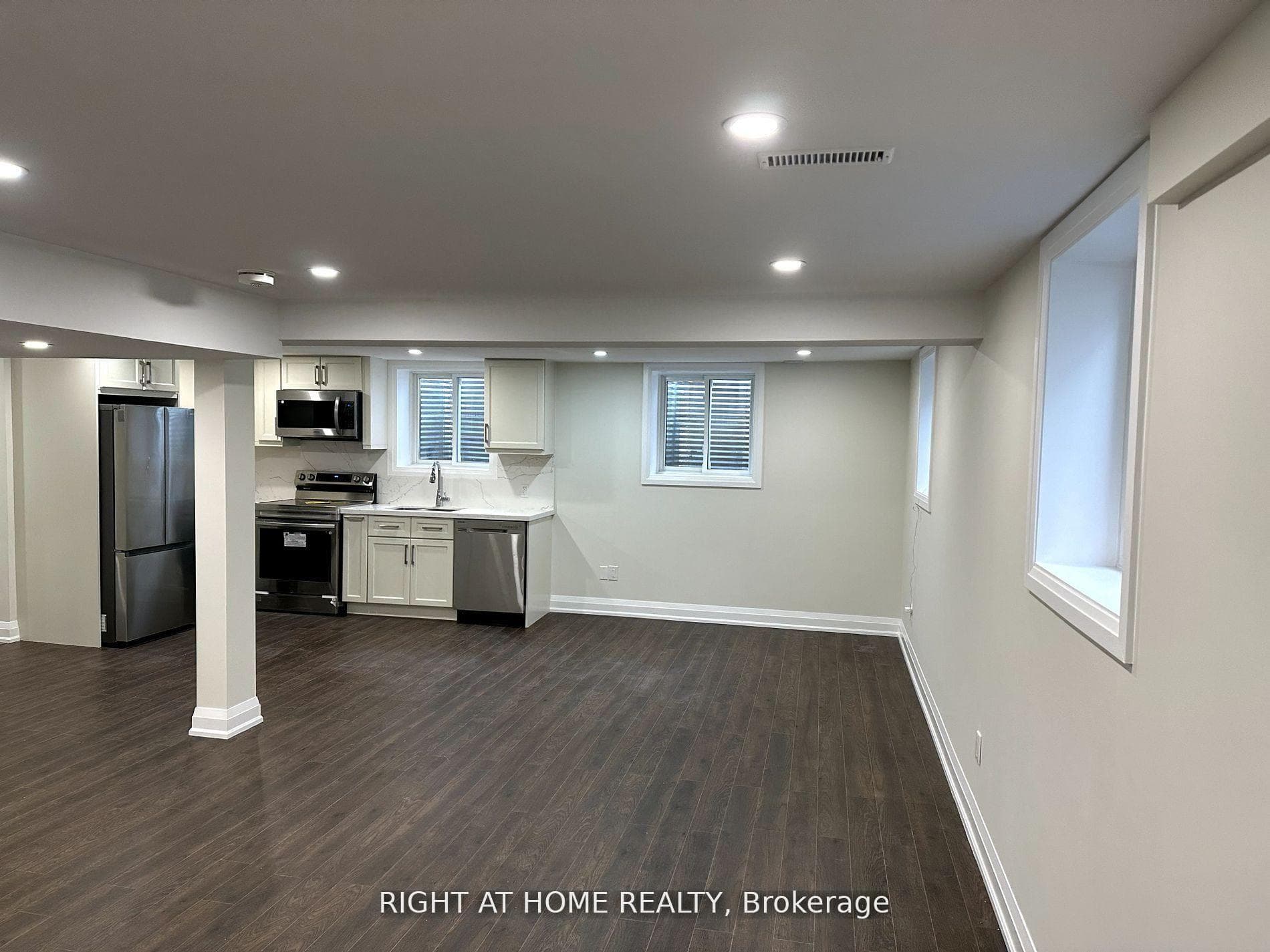 11 Law Crescent Unit Lower Level Apartment photo 4
