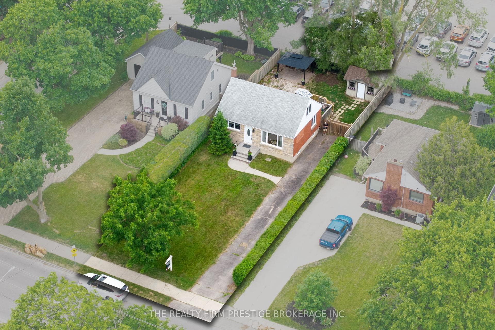 6806 James Street photo 3