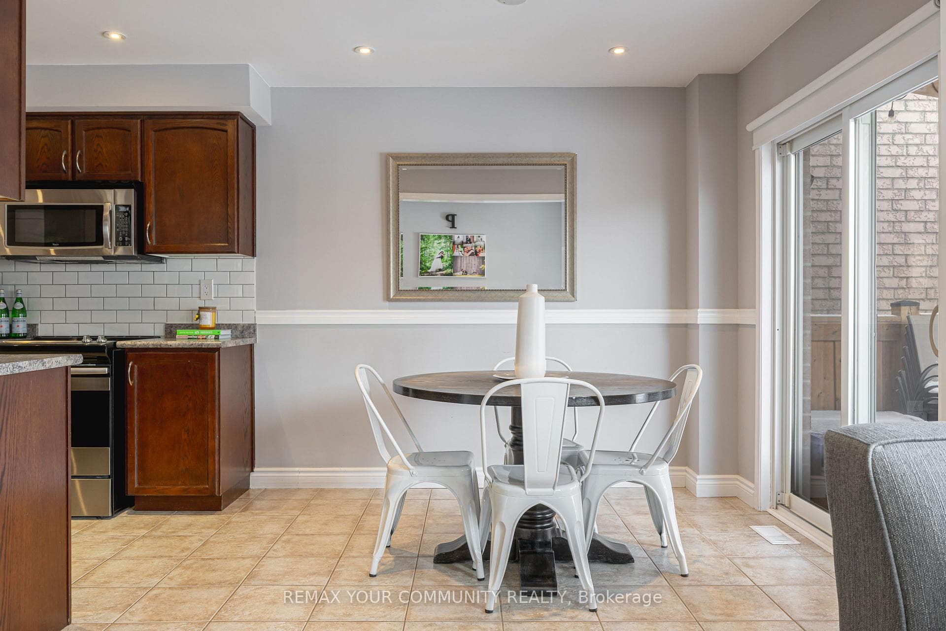 14 Armstrong Crescent photo 12