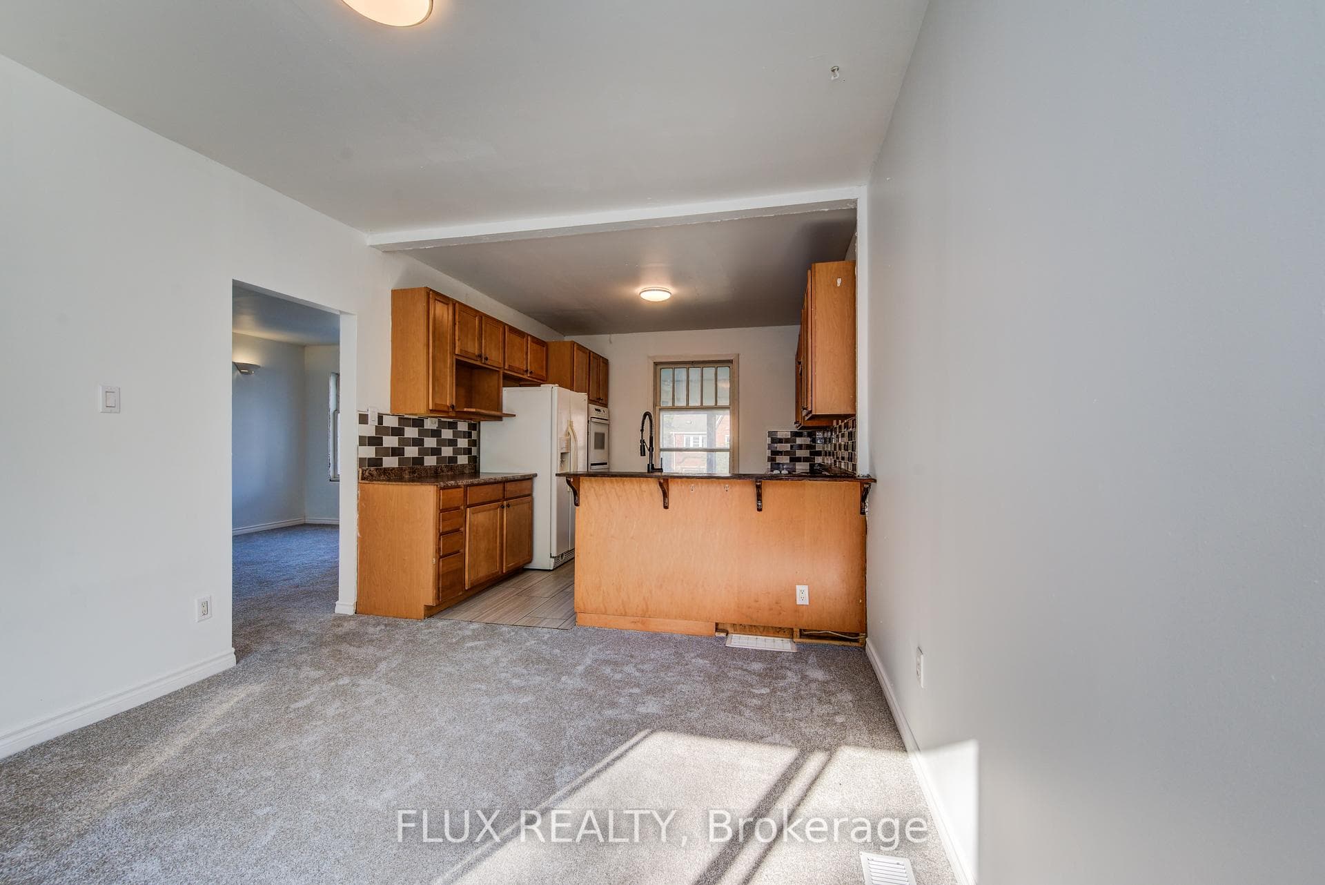285 Courtland Avenue photo 8