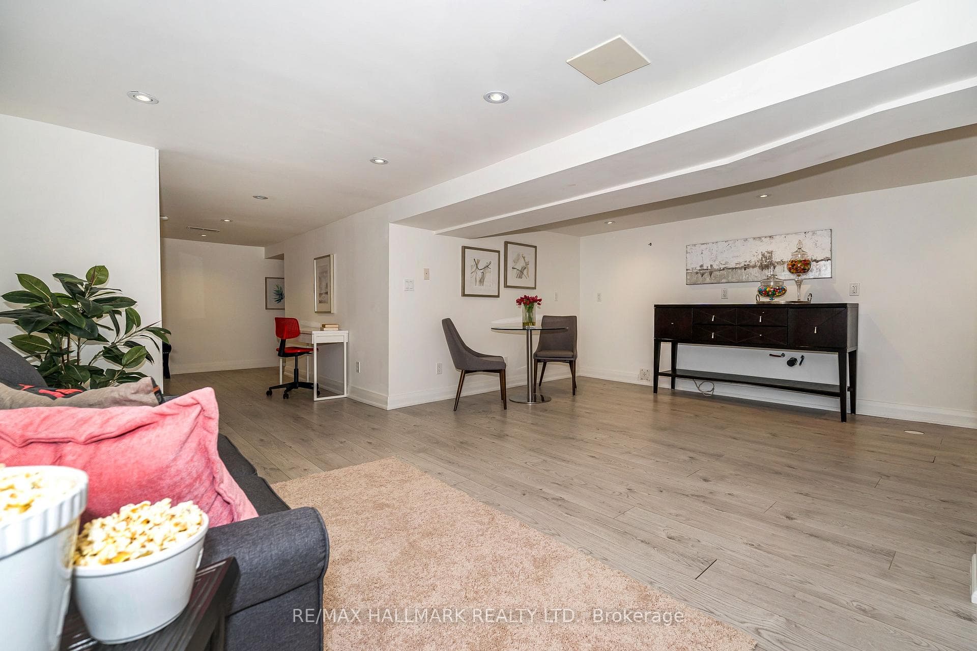 104 Monarch Park Avenue photo 37