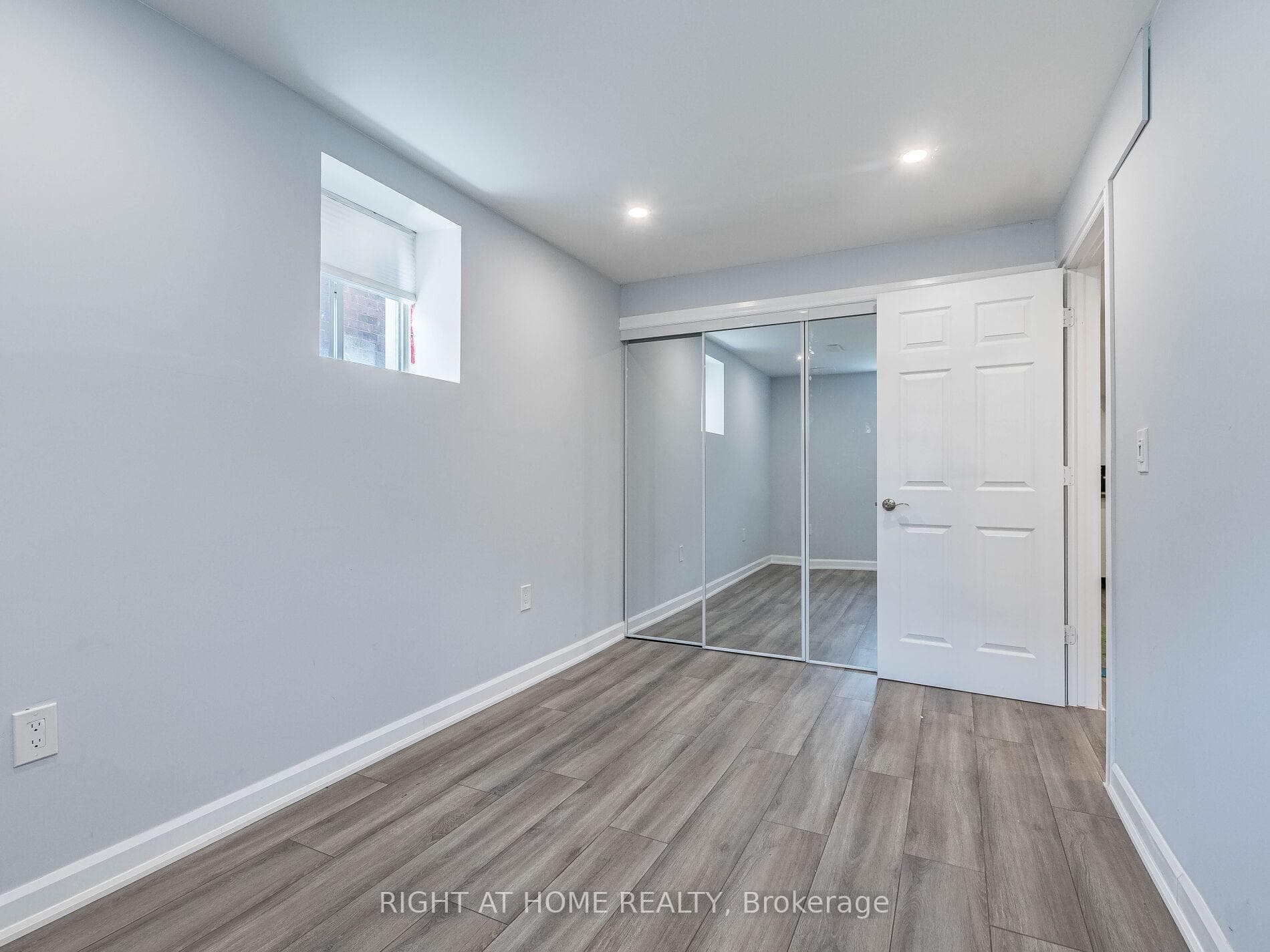 115 Holbrook Court photo 15