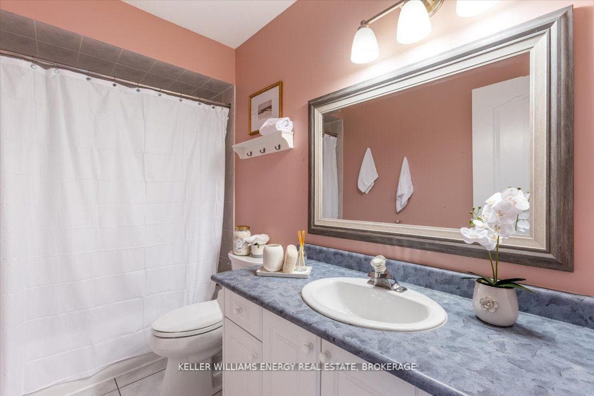10 Lurosa Crescent photo 22