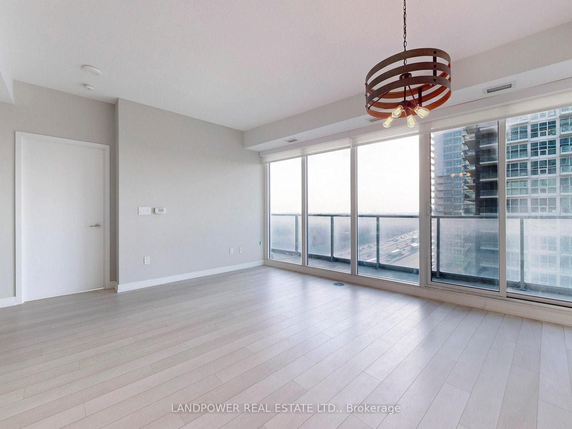 115 Mcmahon Drive Unit 1812 photo 7