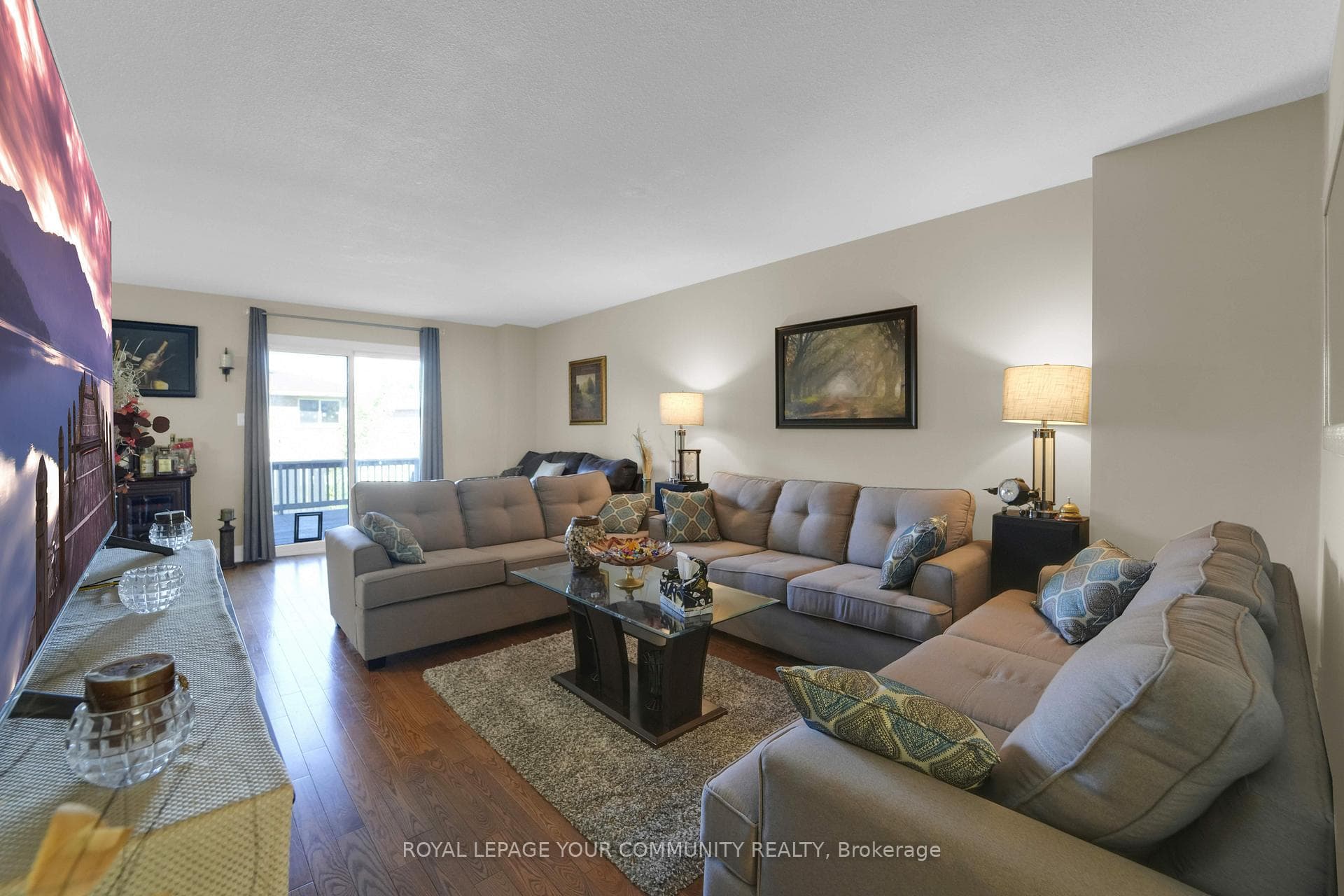 249 Collings Avenue photo 17