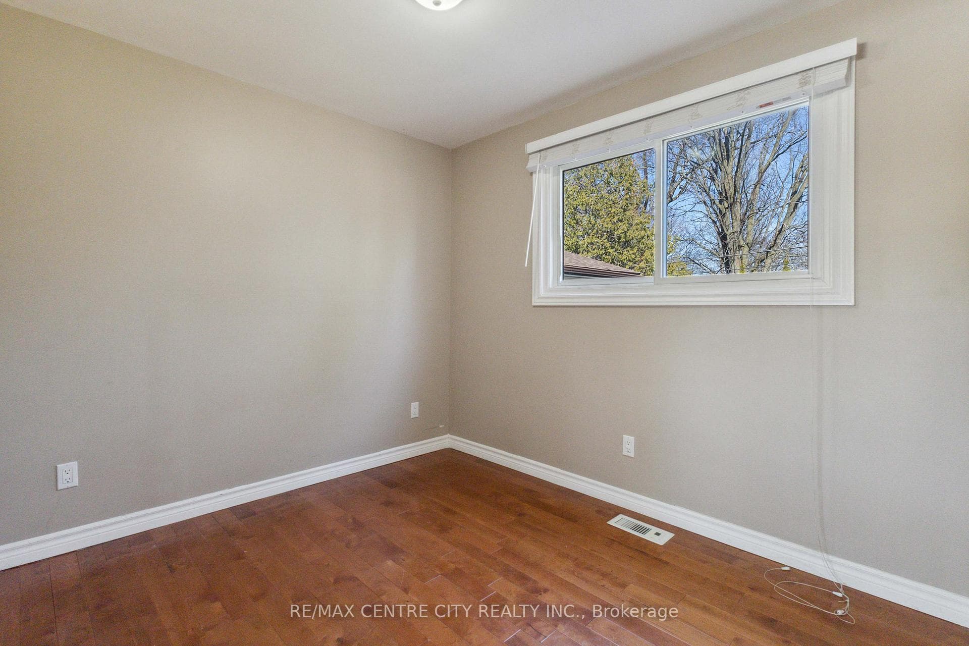 50 Stroud Crescent photo 23