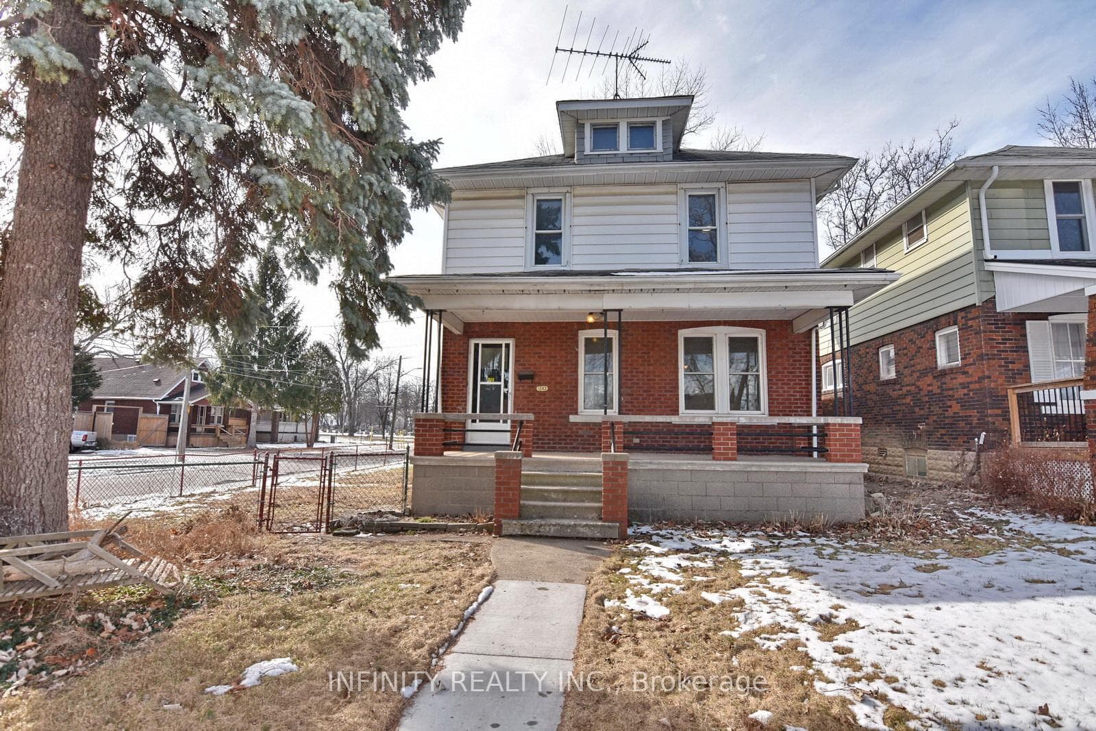 1243 Lillian Avenue photo 2