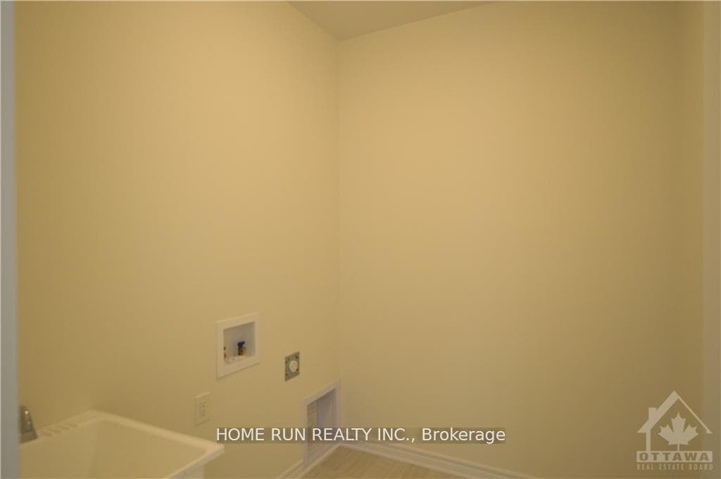 286 Turnbuckle Crescent photo 18