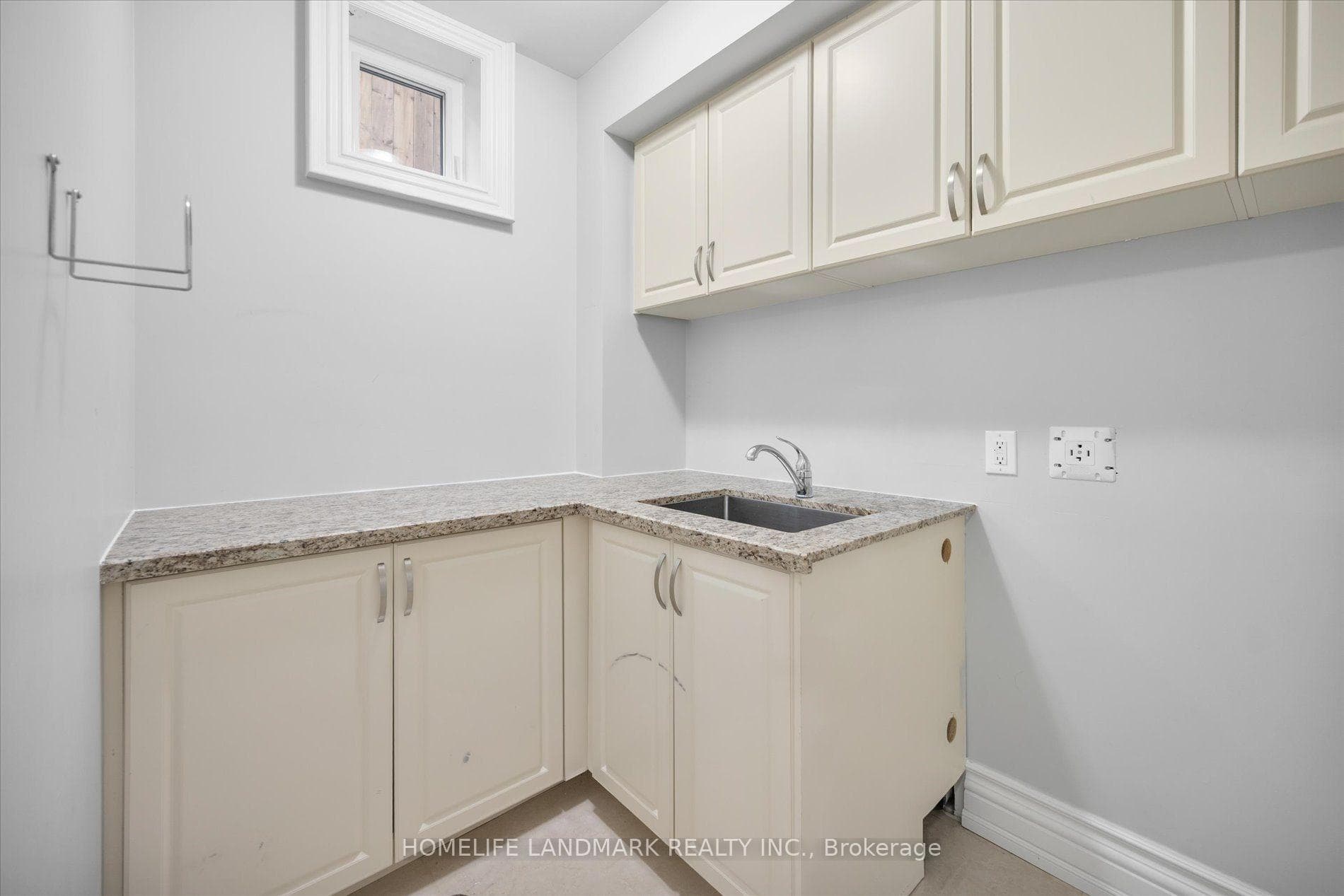 92 Caines Avenue photo 41