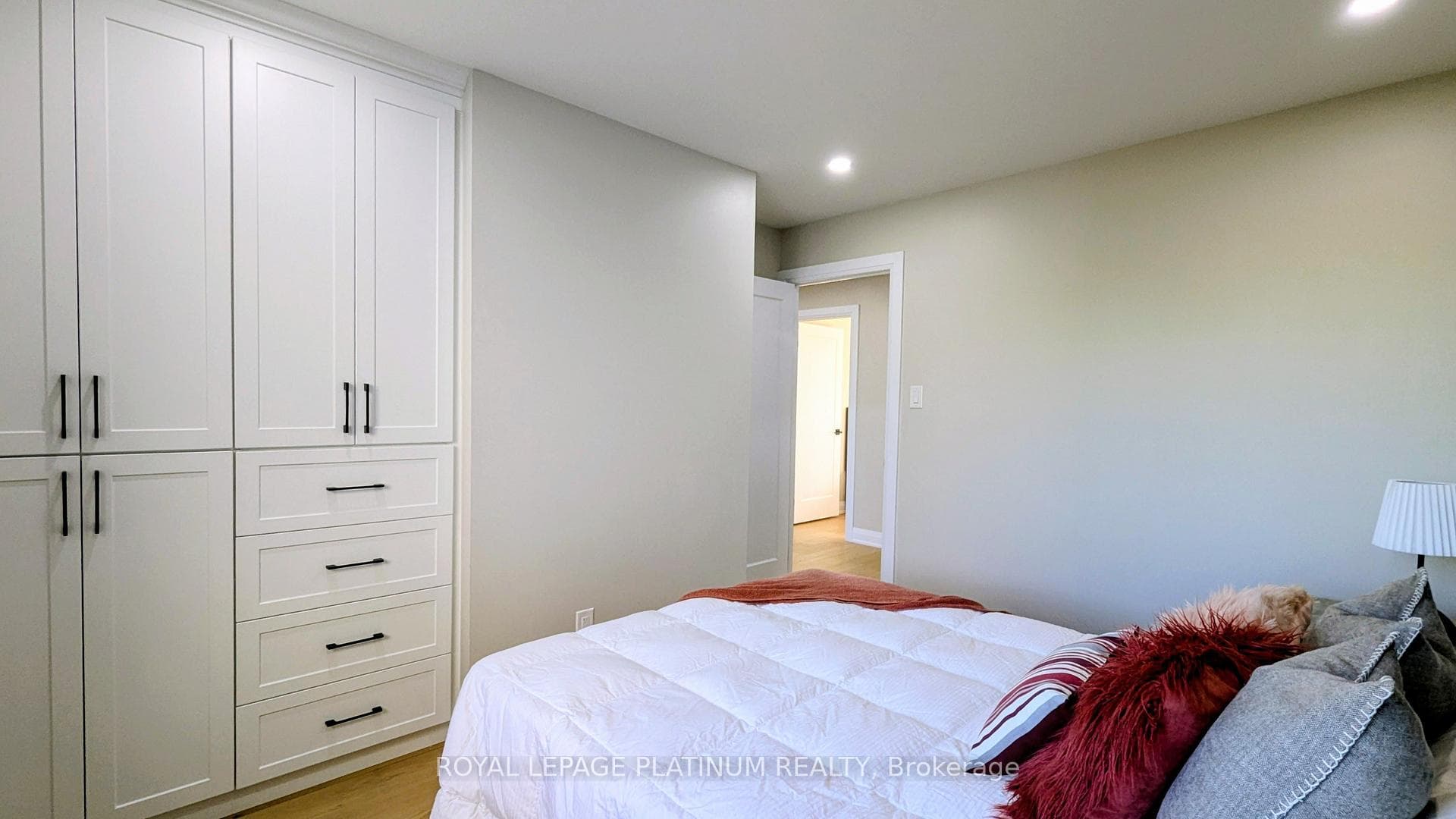 33 Greene Drive photo 24