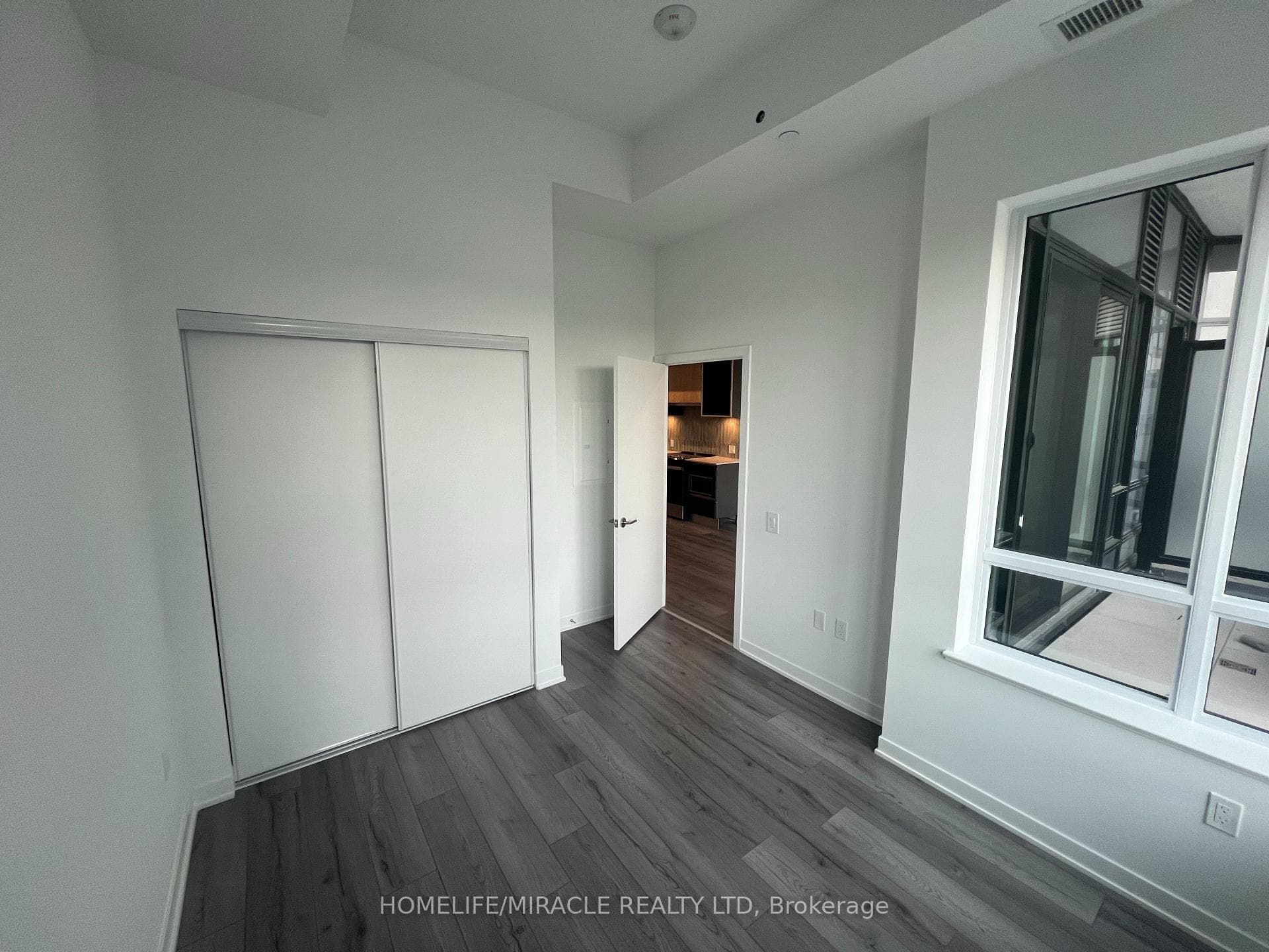 395 Dundas Street Unit 202 photo 4