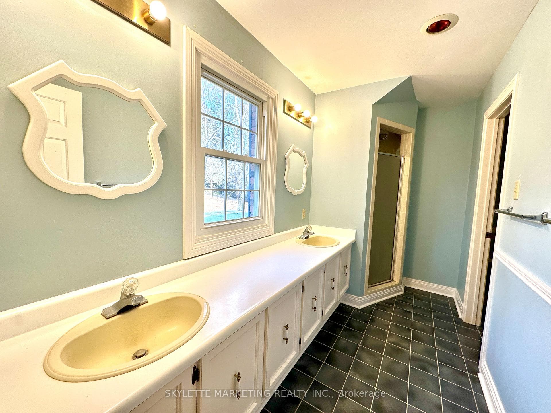 8 Blue Grass Drive photo 25
