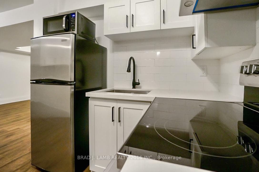 731 Indian Road Unit 3 photo 4