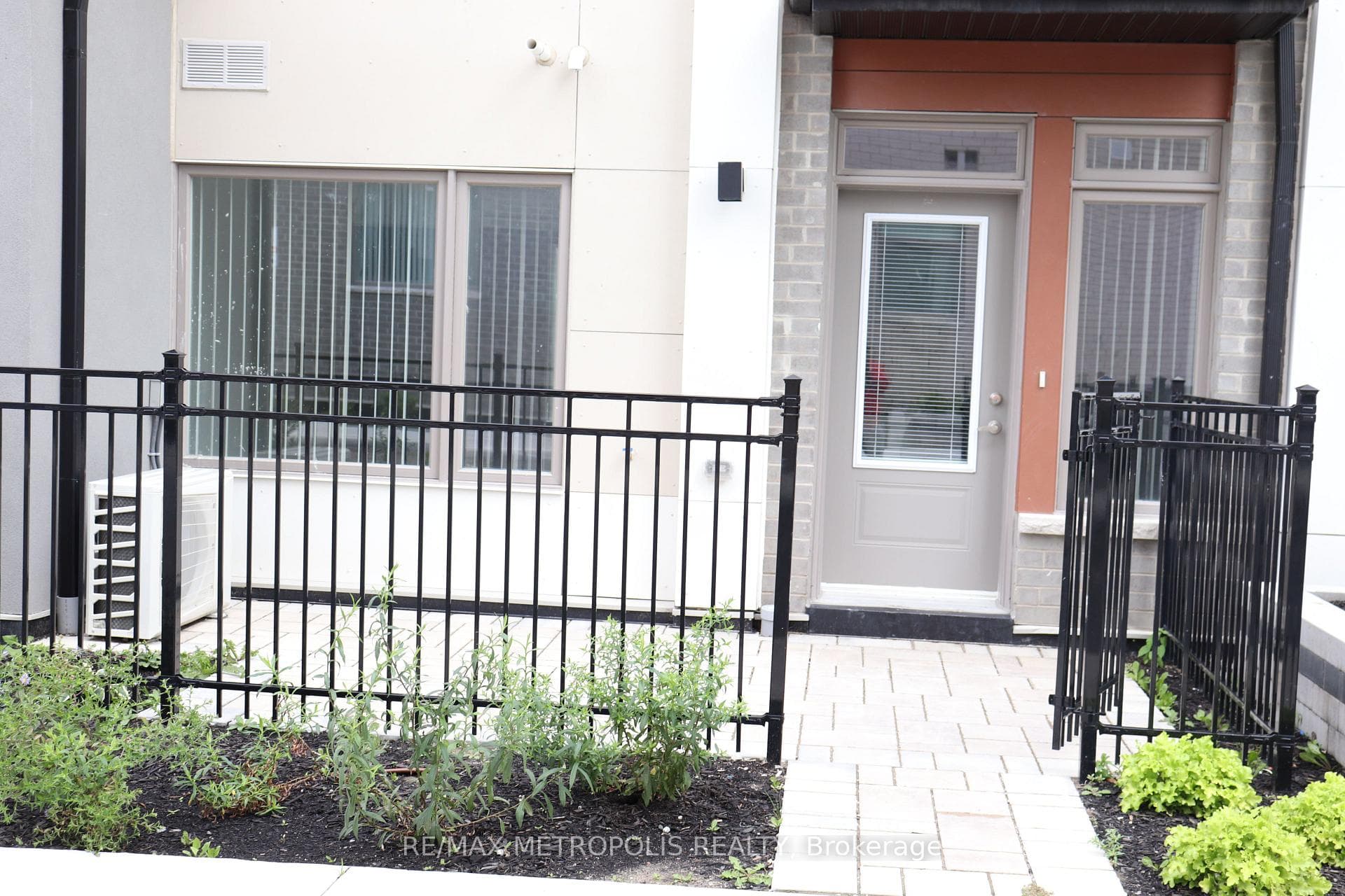 40 Orchid Place Drive Unit 28 photo 1