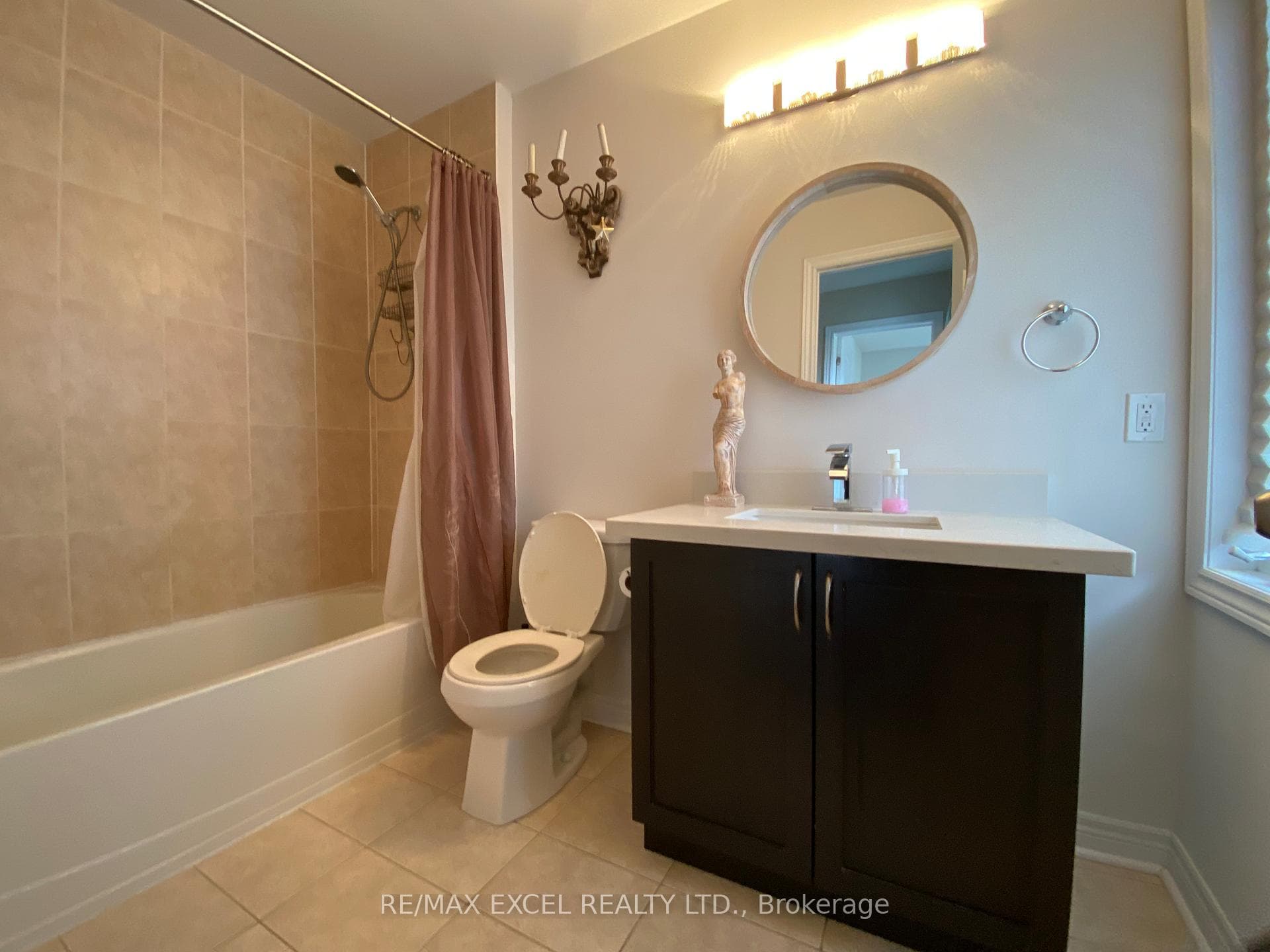 236 Roadhouse Boulevard photo 16