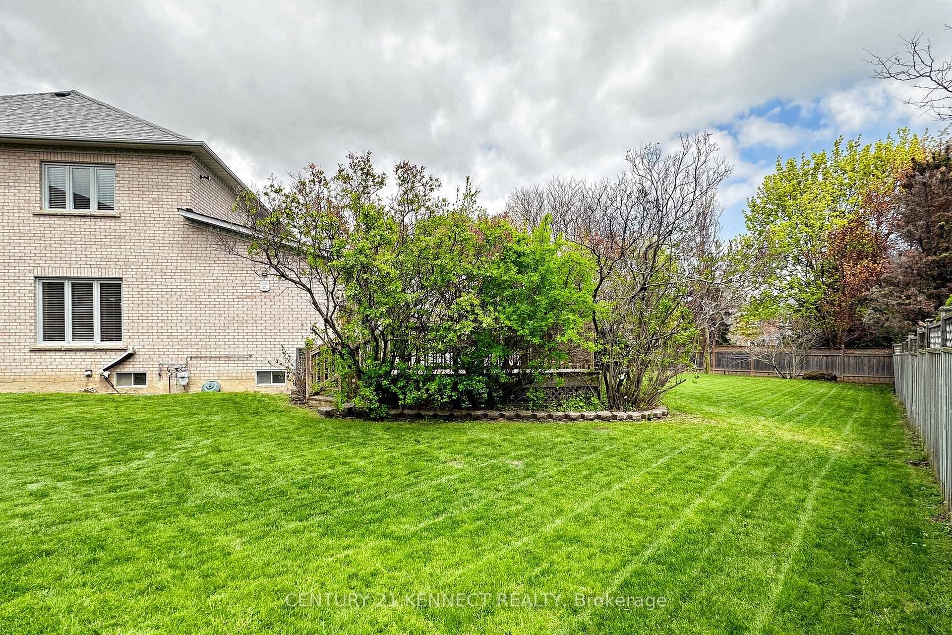 53 Grenadier Crescent photo 42