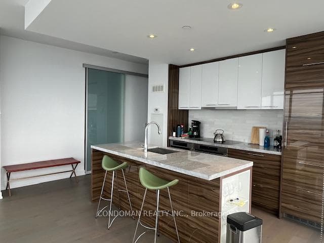 488 University Avenue Unit 4210 photo 3