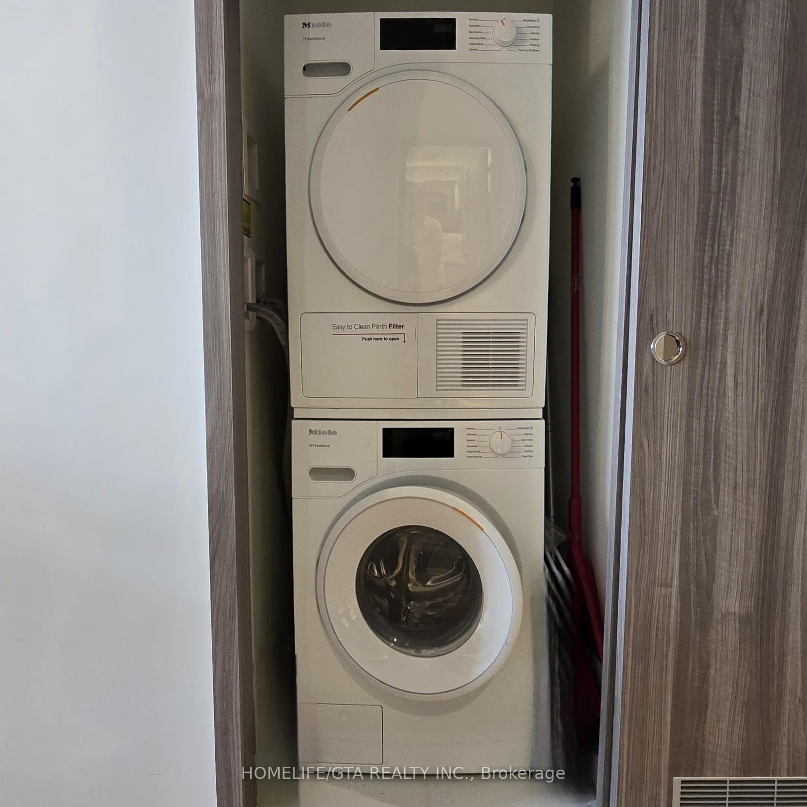 85 Mcmahon Drive Unit 1705 photo 8