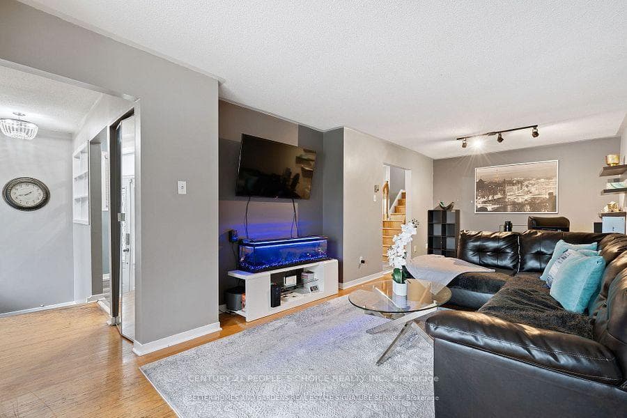 15 Nancy McCredie Drive Unit Upper photo 5