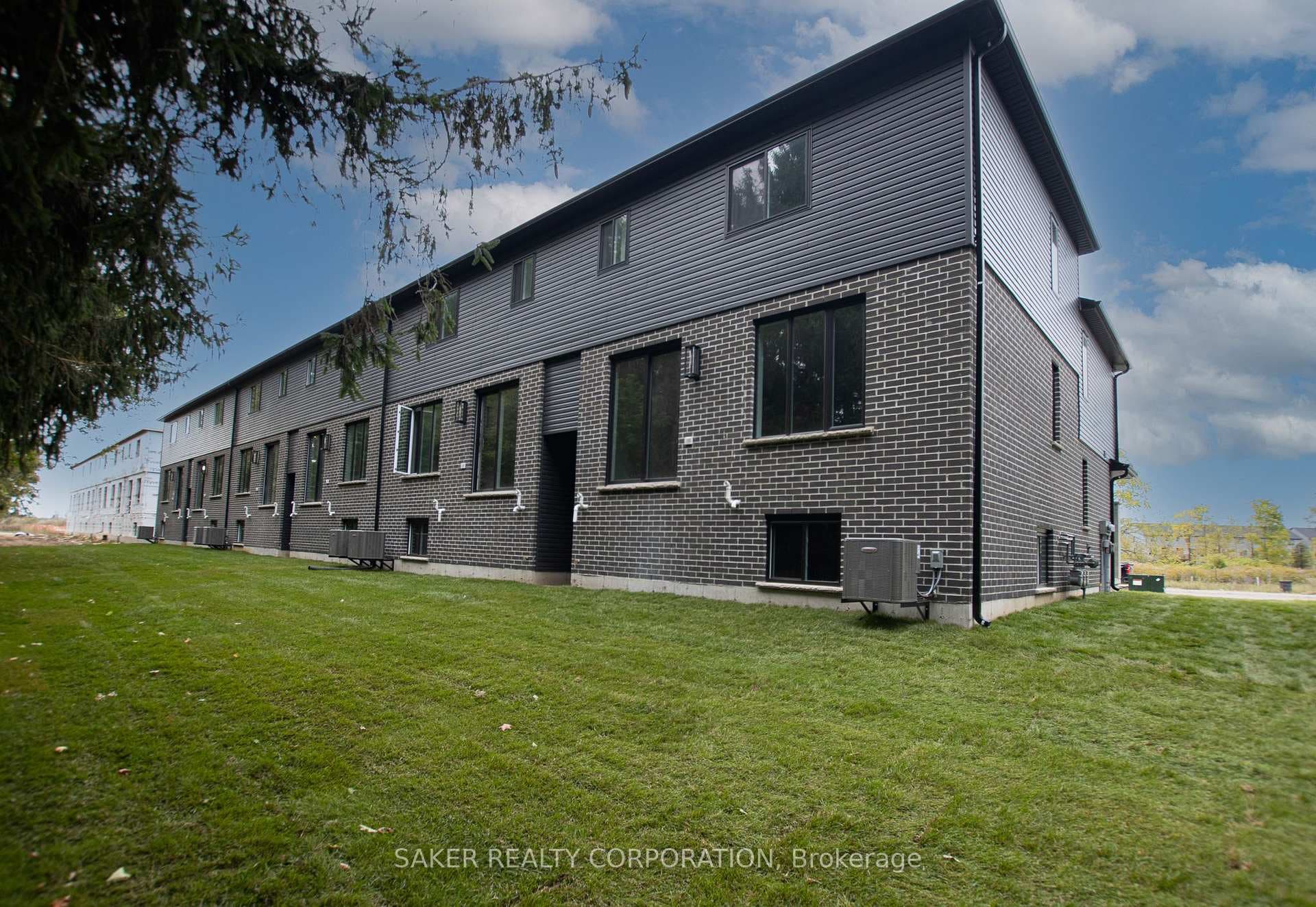 593 REGENT Street photo 3
