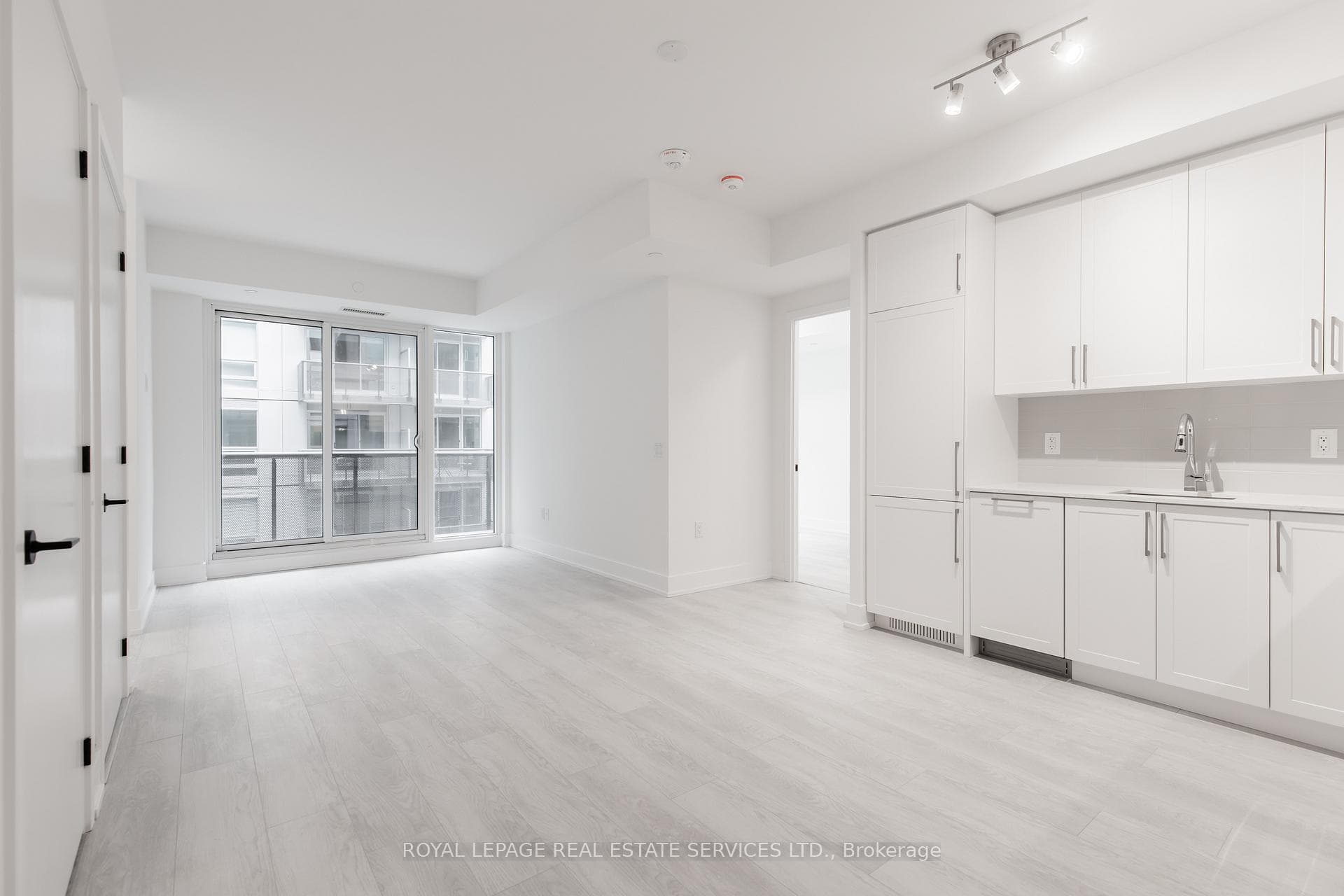 2450 Old Bronte Road Unit 325 photo 8