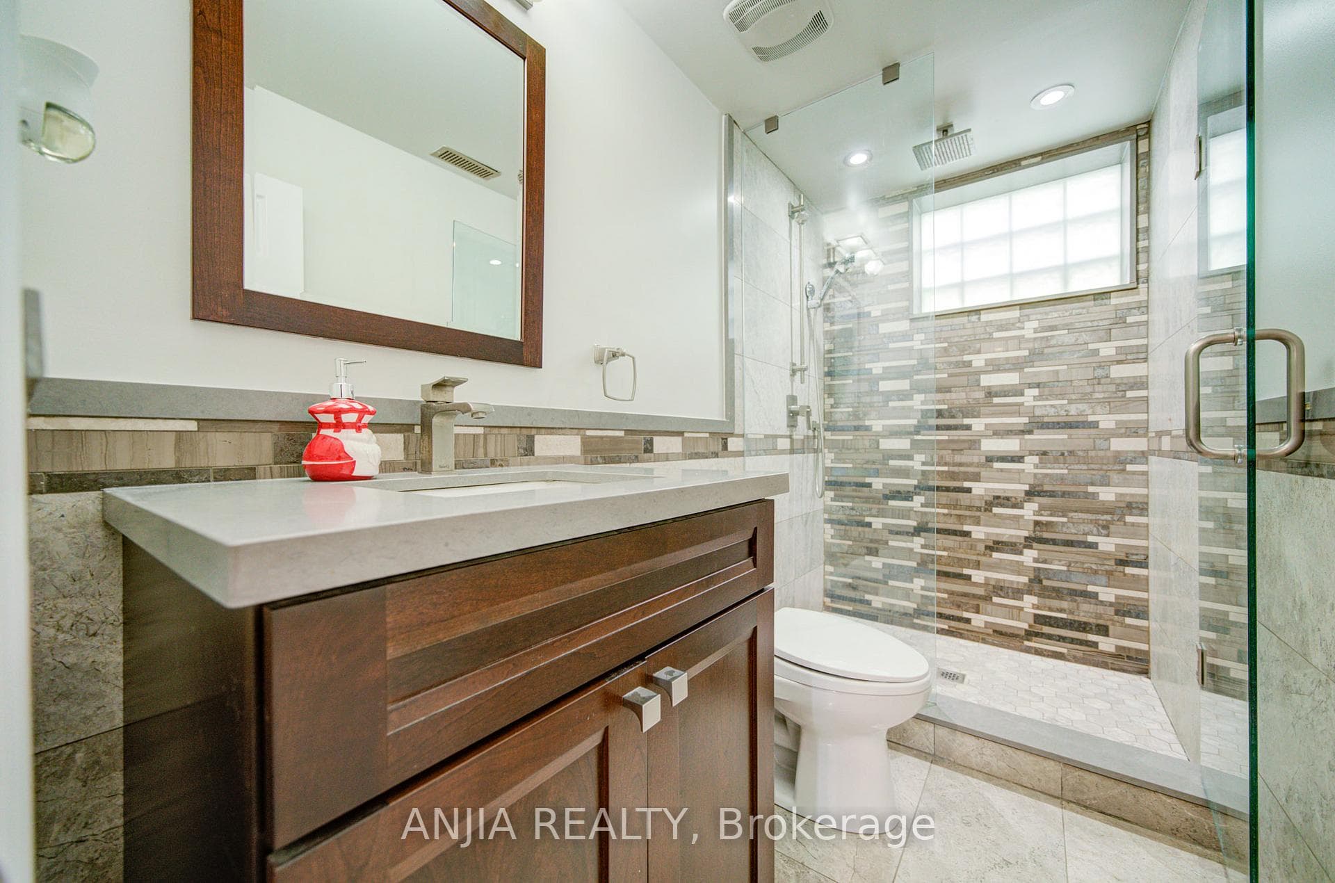 70 Briarwood Road photo 37