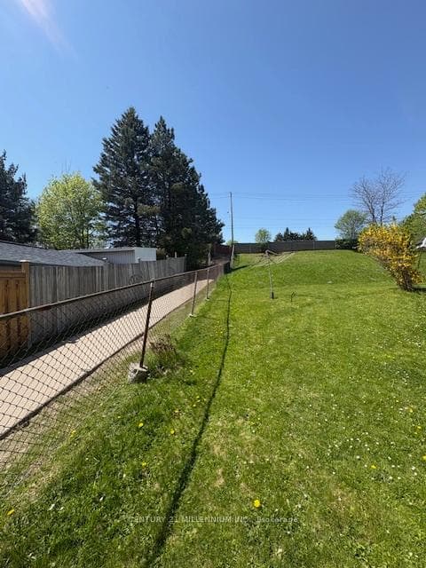96 Shadeland Crescent photo 39